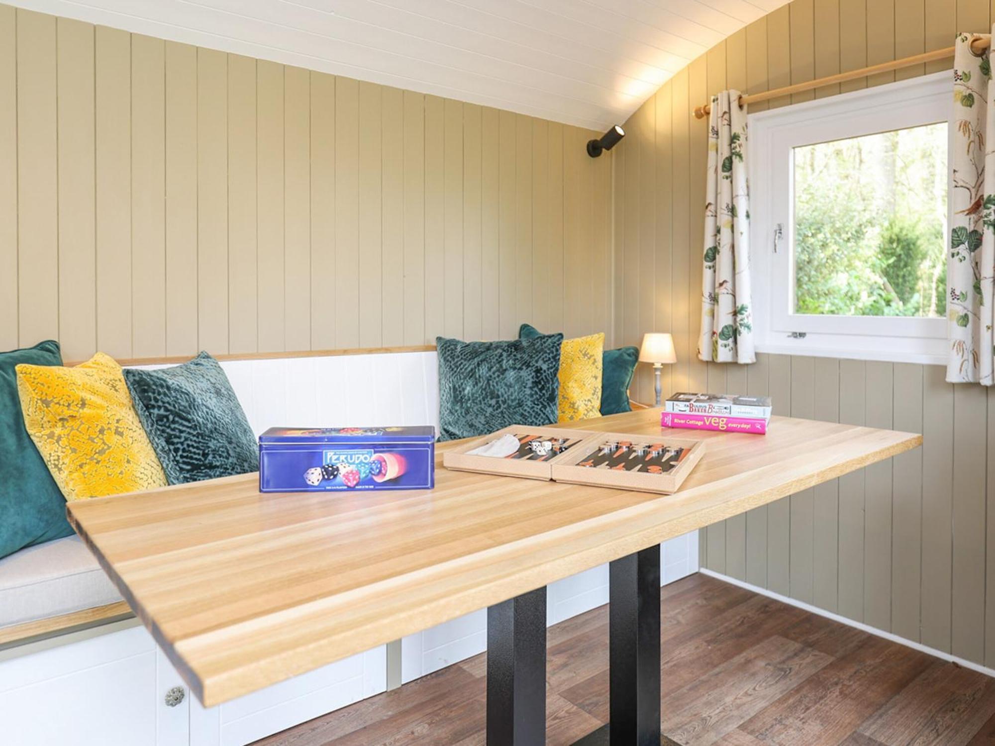 Sybs Farm Shepherds Hut Holiday home Fernhurst