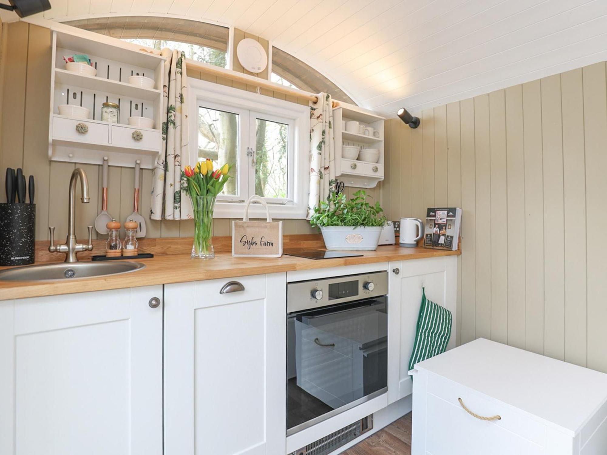Sybs Farm Shepherds Hut Holiday home *