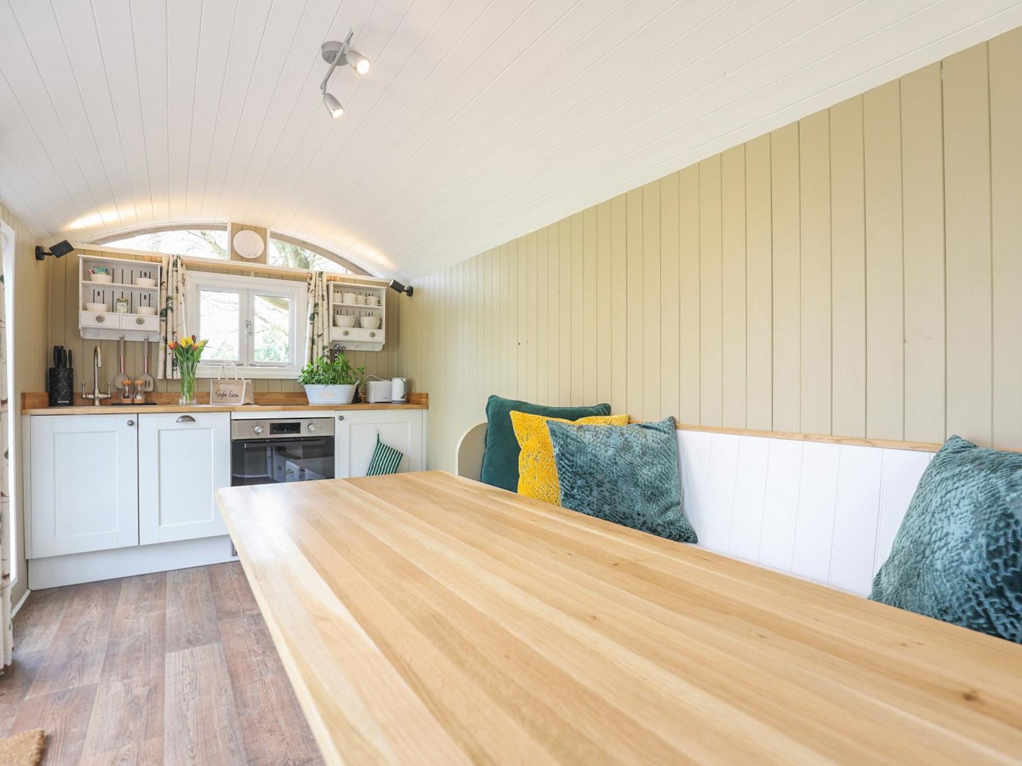 Sybs Farm Shepherds Hut * Fernhurst
